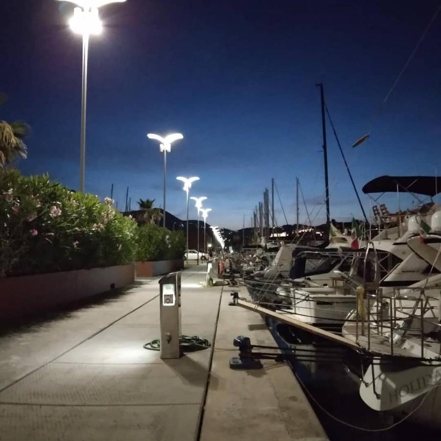 Bed And Boat Holiday Hotel La Spezia Bagian luar foto