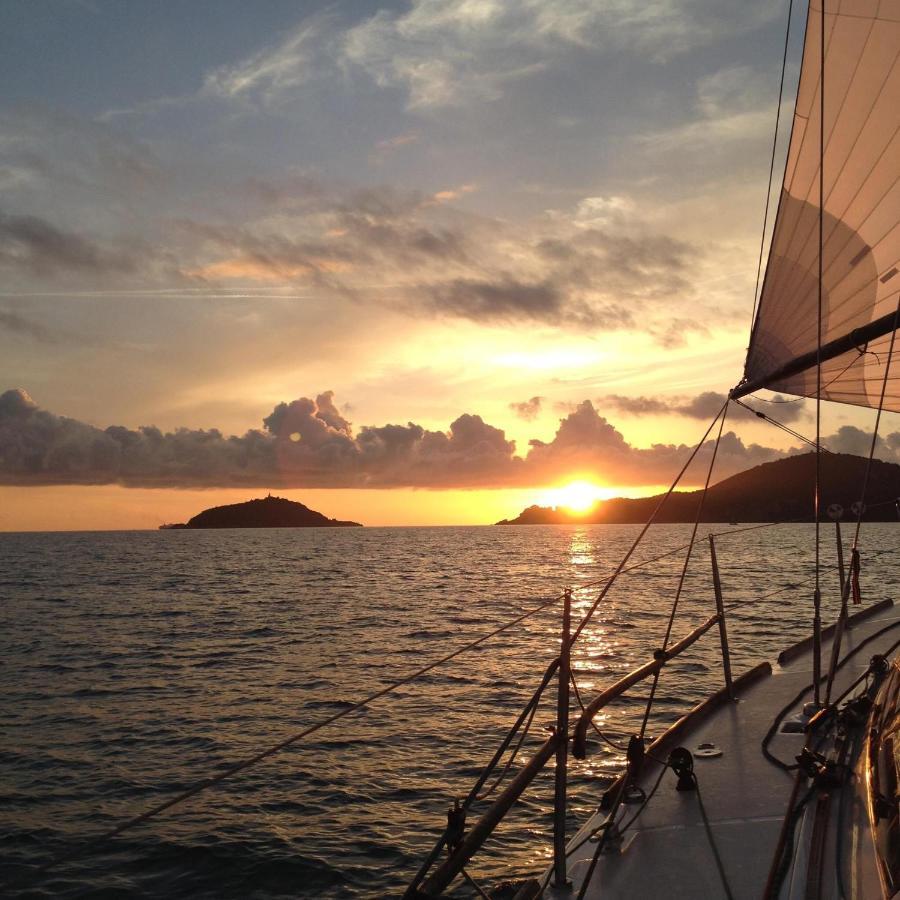 Bed And Boat Holiday Hotel La Spezia Bagian luar foto