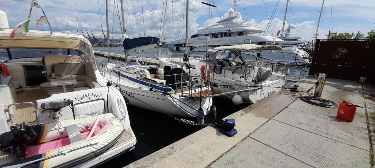 Bed And Boat Holiday Hotel La Spezia Bagian luar foto
