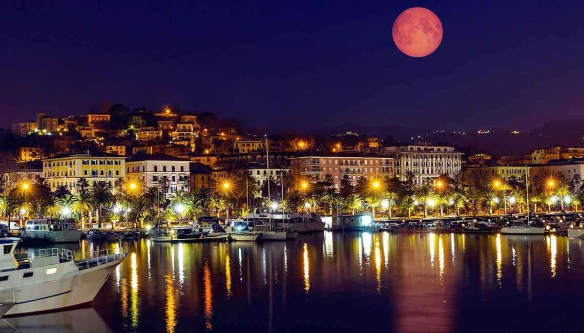 Bed And Boat Holiday Hotel La Spezia Bagian luar foto