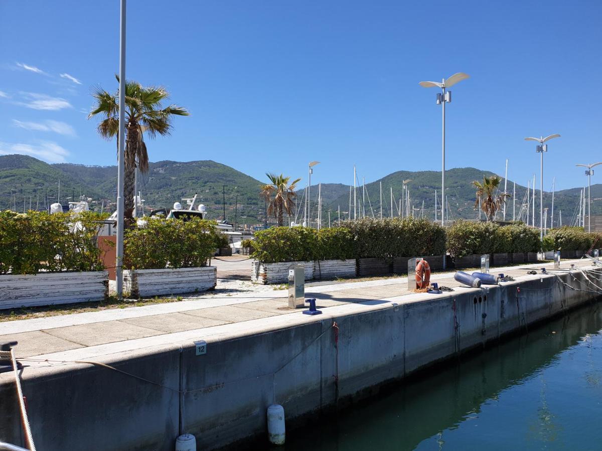 Bed And Boat Holiday Hotel La Spezia Bagian luar foto